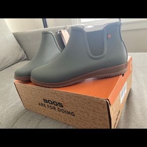 NWT Bogs, women’s sz 9 sweat pea boot- sage